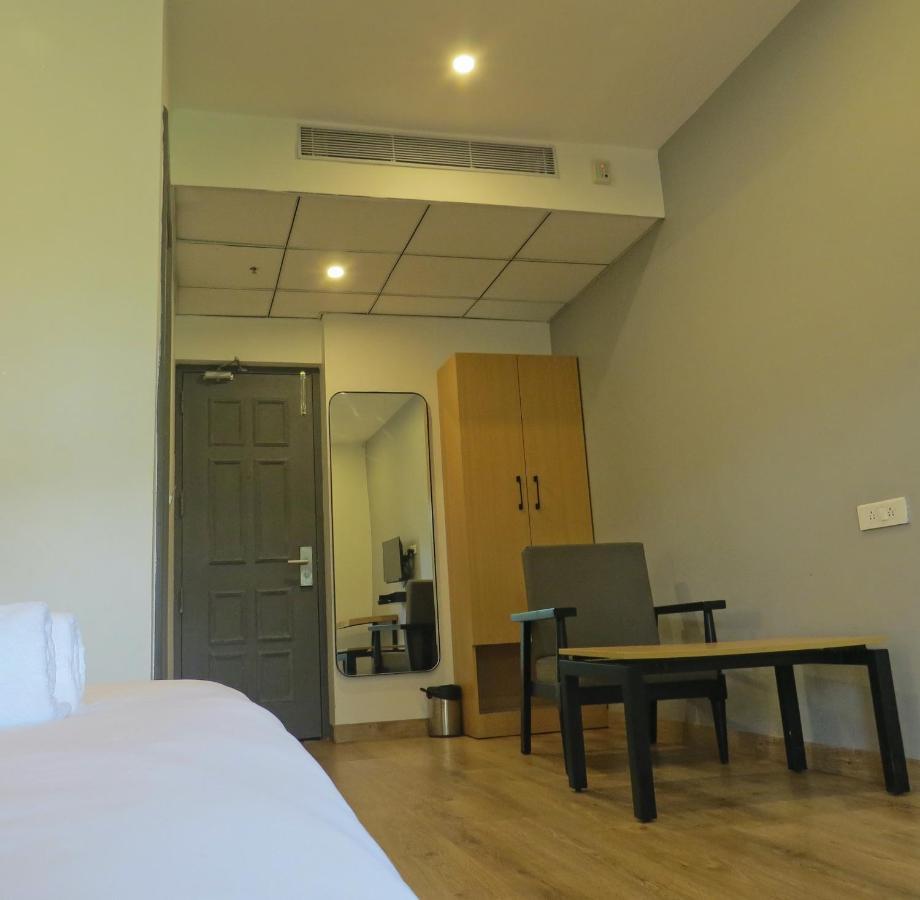 Sm Hives Hotel Bhubaneswar Buitenkant foto